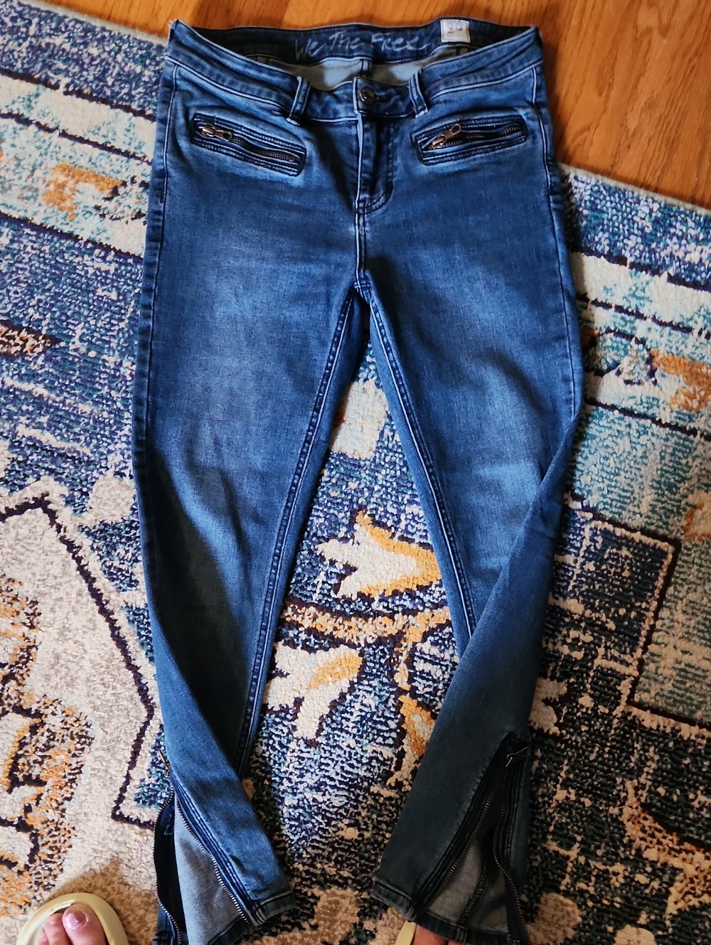 "We The Free"Skinny Jeans With Zippers On The Ankles S 29
